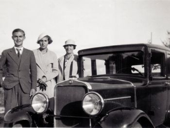 1933_2_Robert avec la Fiat.jpg